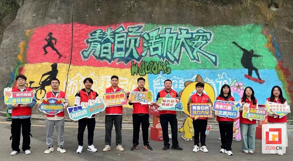 青春助力！600余名青年志愿者服务自贡2024半程马拉松-4.jpg