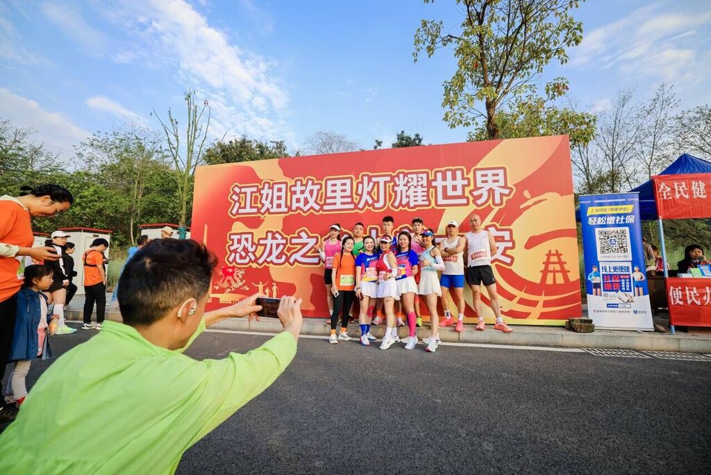 花絮集锦｜他们冲着自贡“半马”的什么而来？-4.jpg