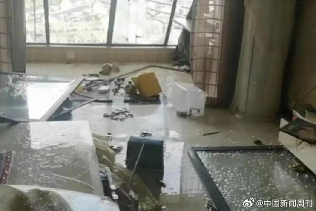 南昌强对流天气，凌晨一小区3人坠亡-1.jpg