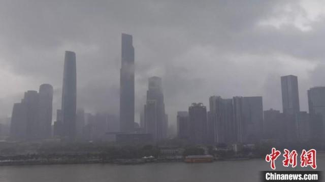 广州暴雨 转移民众279人-1.jpg