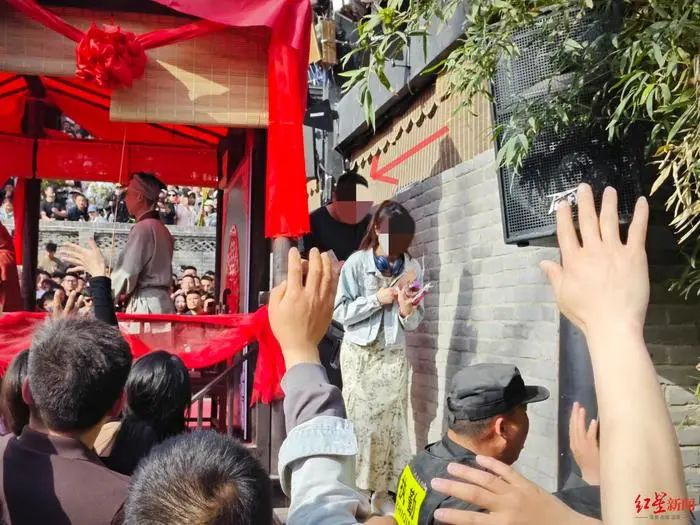 道歉了！他承认已结婚领证！妻子：很崩溃-2.jpg