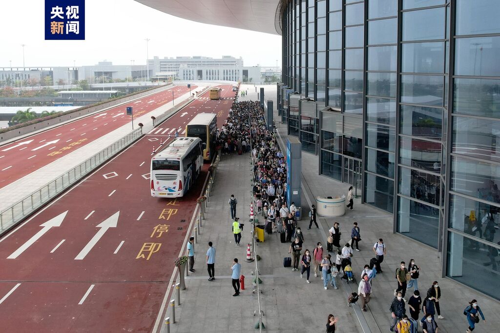 超100万人次！港珠澳大桥“人车两旺” 自驾“北上”成主流-4.jpg