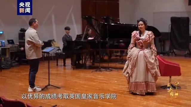 感动中国丨香港视障女歌手，毅然到贫困地区教音乐-1.jpg