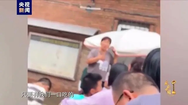 感动中国丨危难来临时，她尽全力救助近千名滞留乘客-3.jpg