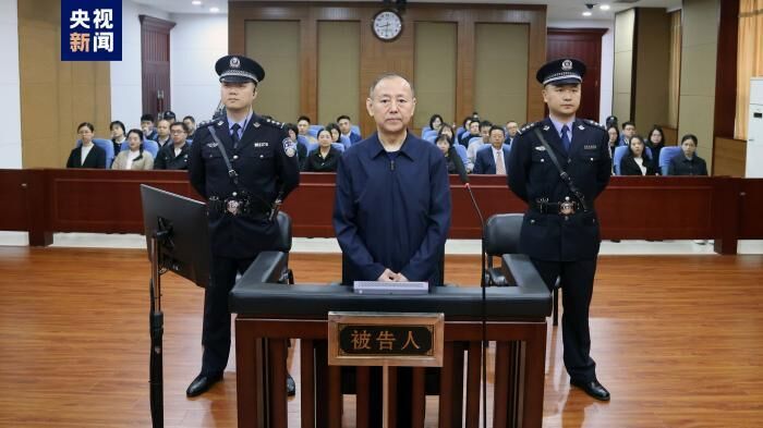非法收受财物3893万余元，张福生受贿案一审开庭-1.jpg