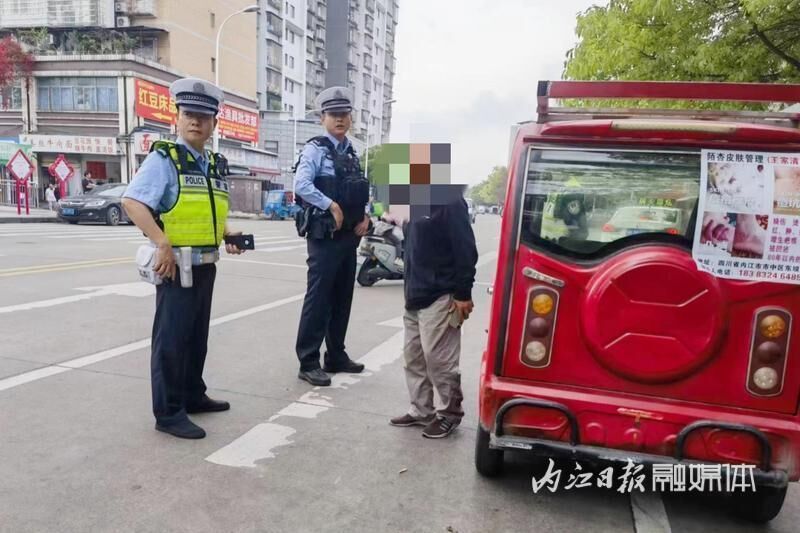 依法暂扣11辆，内江公安交警专项整治违法“老年代步车”-2.jpg