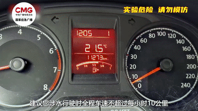 “点刹+双闪……”高速突遇险情这些操作能救命-8.gif