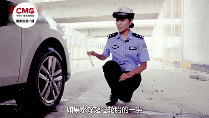 “点刹+双闪……”高速突遇险情这些操作能救命-7.gif