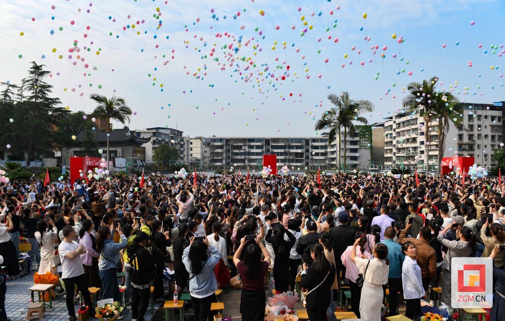 荣县中学举行2021级感恩责任主题教育活动暨成人仪式-4.jpg
