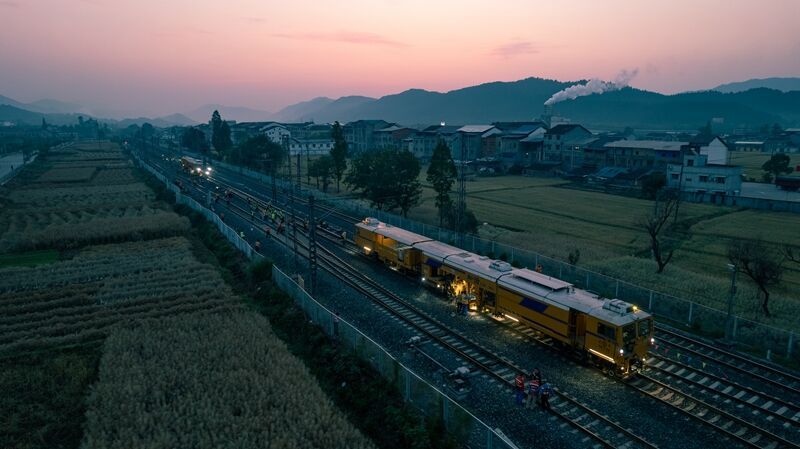 西南地区5条铁路干线启动大修集中修-1.jpg
