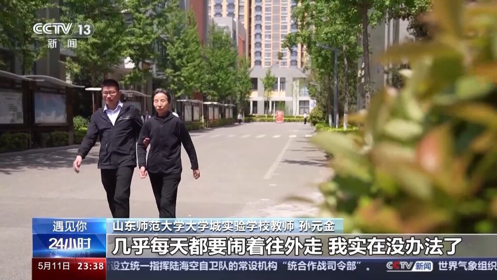 带着“失智母亲”去教书 他用行动为孩子们上“爱的教育”-4.jpg