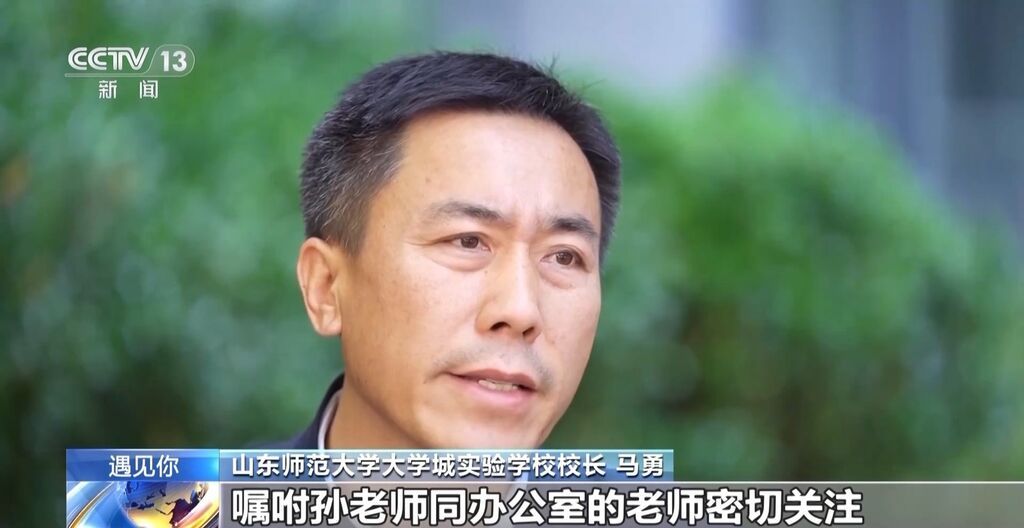 带着“失智母亲”去教书 他用行动为孩子们上“爱的教育”-5.jpg