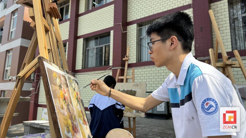 自贡市第六中学：蓝花楹盛开 美育之花绽放-7.jpg