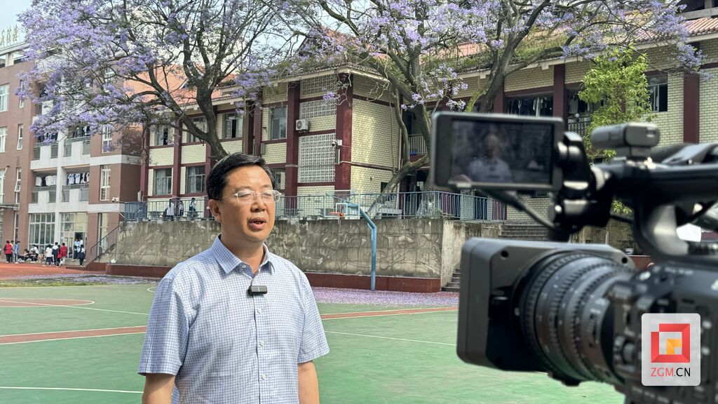 自贡市第六中学：蓝花楹盛开 美育之花绽放-10.jpg