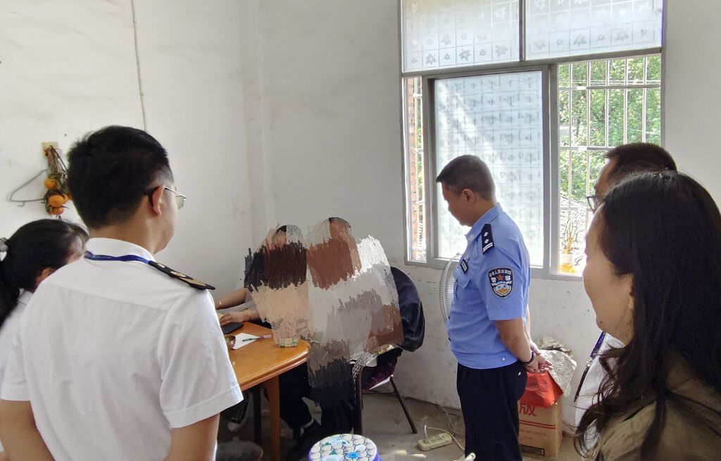 荣县多部门联合执法取缔非法游医场所-1.jpg