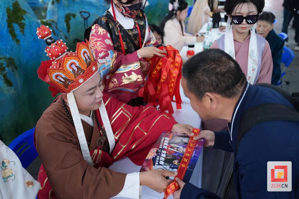 30届灯火辉煌，自贡灯会藏着怎样长盛不衰的奥秘-2.jpg