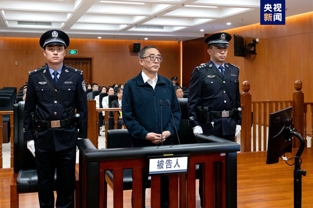 非法收受财物超5.26亿 汲斌昌受贿案一审开庭-2.jpg