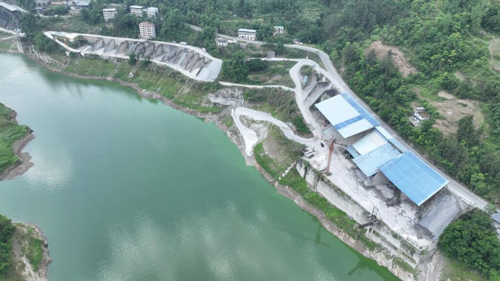 非法码头屡禁不止！ 长江及重要支流岸线遭严重侵占-1.jpg