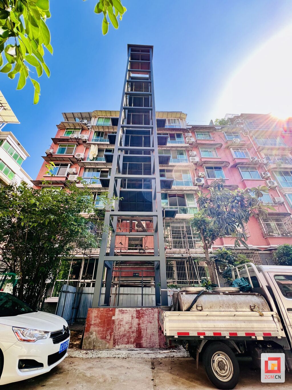 “梯”升幸福感——贡井街道老旧小区加装电梯见闻-4.jpg