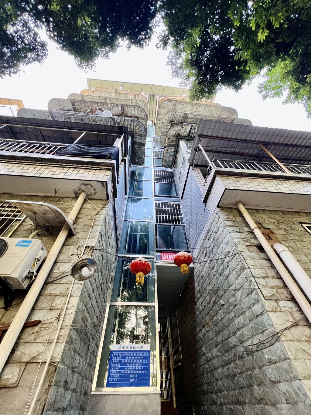 “梯”升幸福感——贡井街道老旧小区加装电梯见闻-1.jpg
