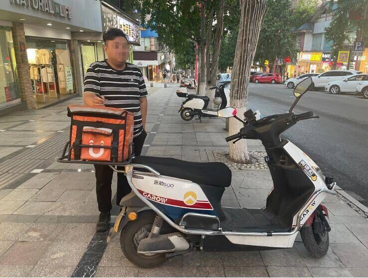 奖励现金1万元！自贡31路公交车夺刀救人的外卖小哥获阿里公益“天天正能量特别奖”-2.jpeg