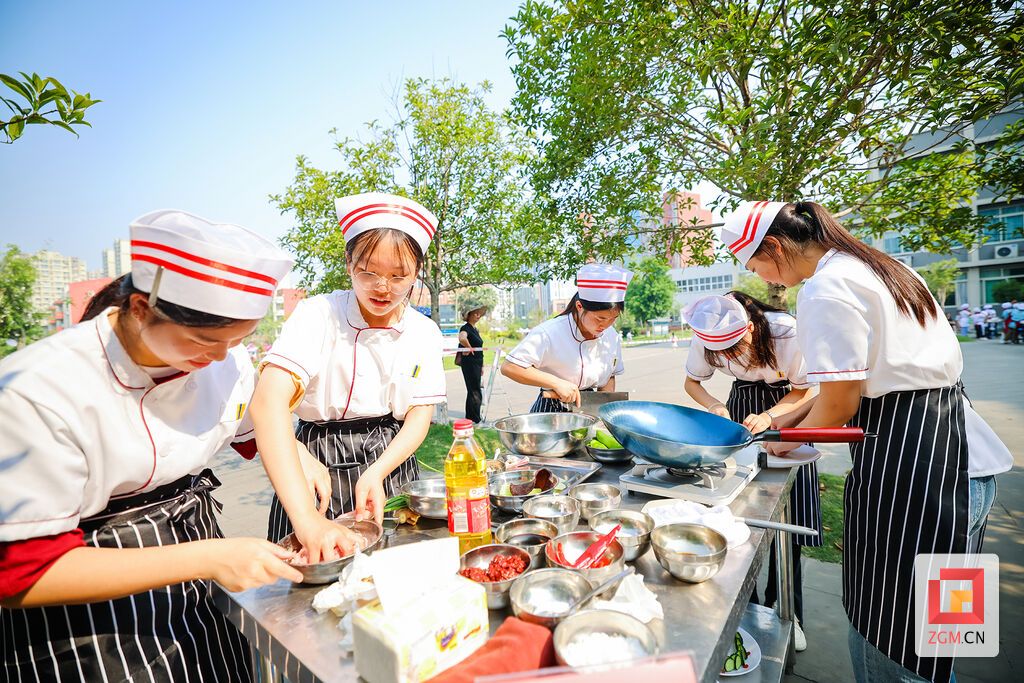 亮点纷呈！富顺县举行首届中小学劳动教育成果展示暨劳动技能大赛-8.jpg
