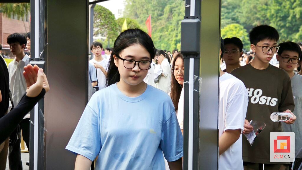 关注“两考”丨全流程模拟高考 自流井区近2500名考生参加体验-3.jpg