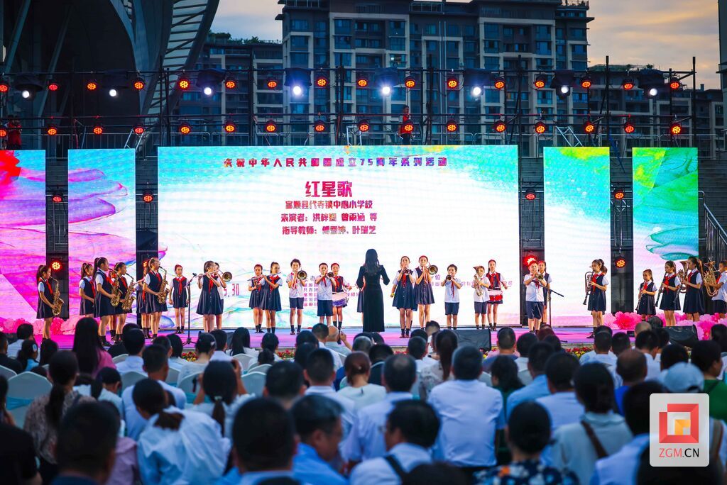 绽放艺术风采 富顺县举行庆祝“六一”国际儿童节活动-1.jpg