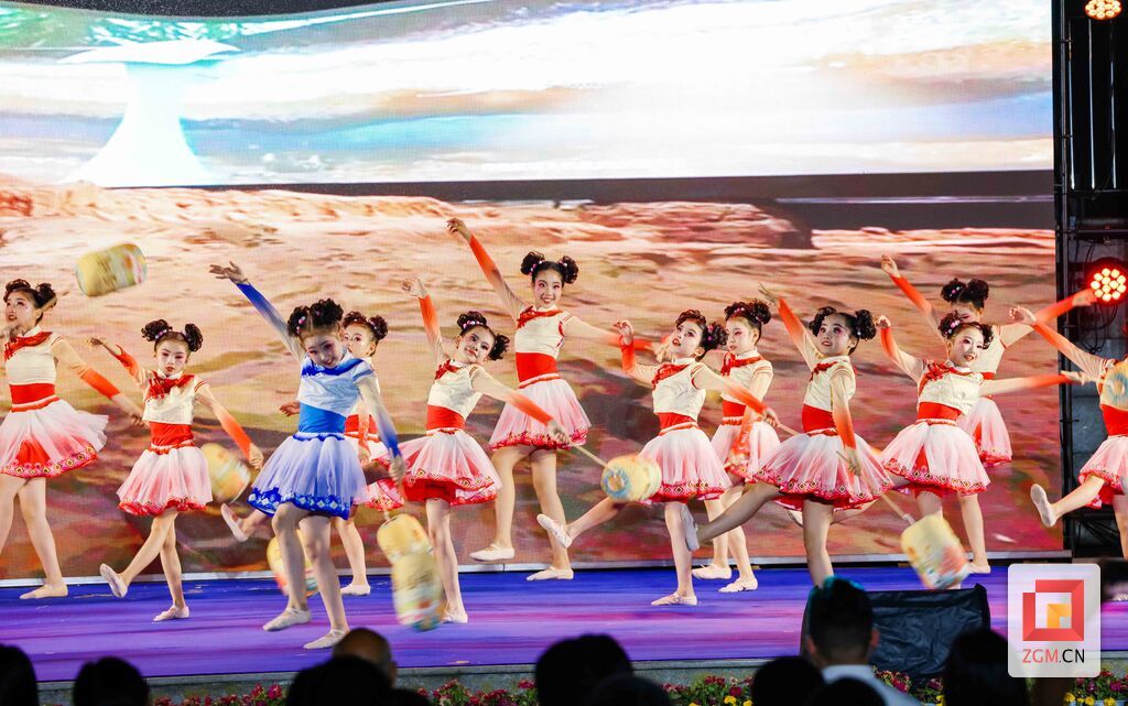 绽放艺术风采 富顺县举行庆祝“六一”国际儿童节活动-3.jpg