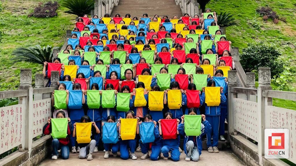 “致美四川·健康自贡·脸盆计划”项目走进学校 为1100余名学生送健康-1.jpg