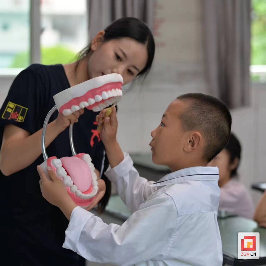 “致美四川·健康自贡·脸盆计划”项目走进学校 为1100余名学生送健康-4.jpg
