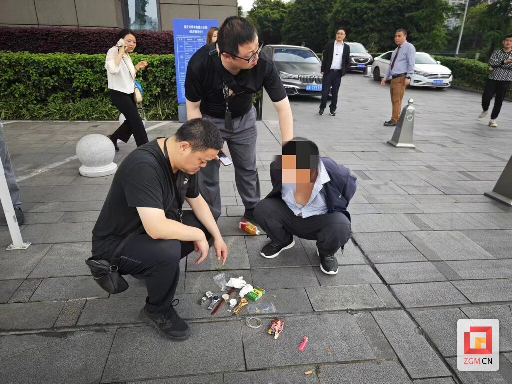 向刑警队长兜售“山寨”手表？自贡荣县警方顺藤摸瓜迅速出击——-1.jpg
