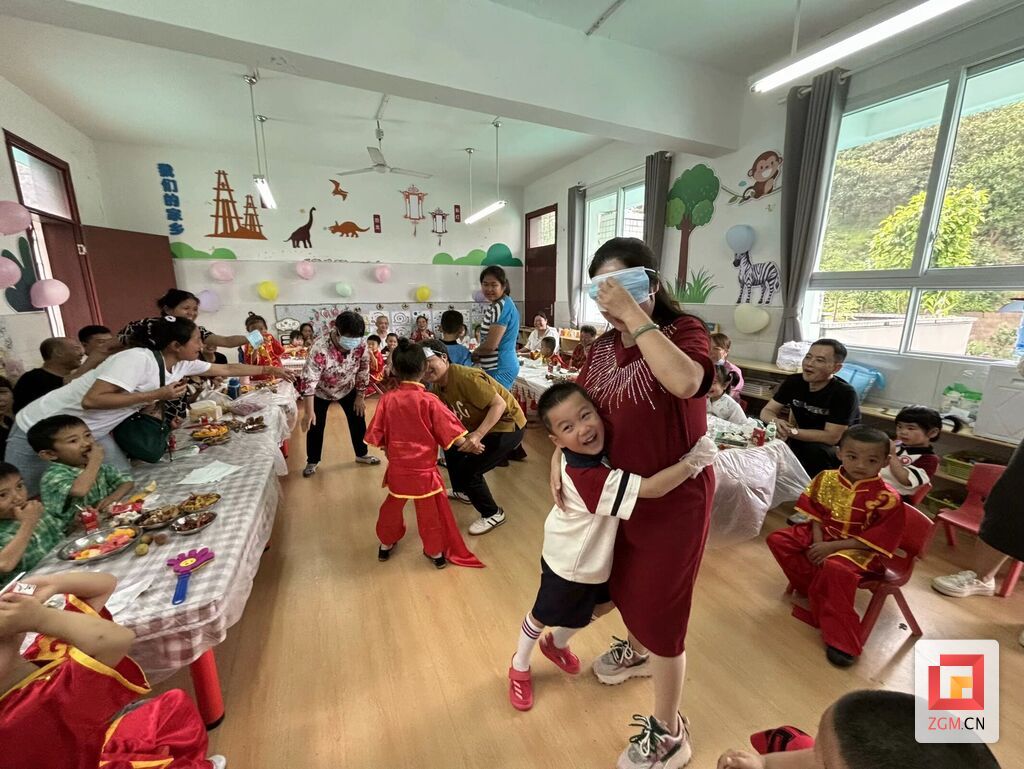 【持续更新】我们的花儿向未来 | 自贡各地相继开展“六一”国际儿童节活动-7.jpg