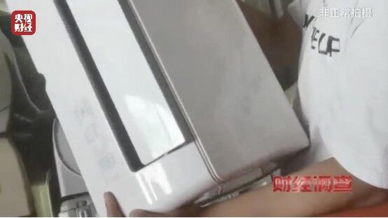 致癌药水“漂”白外壳！能效标识随便贴！央视记者曝光二手空调“翻新”大造假→-10.jpg