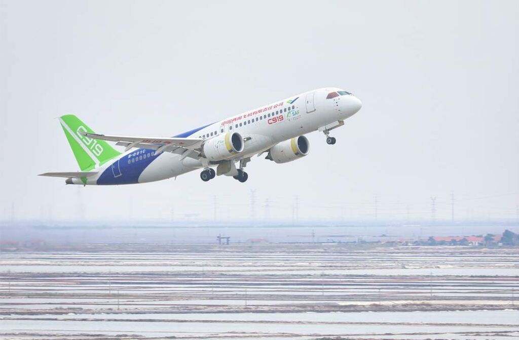 国产商用飞机完成首次加注可持续航空燃料演示飞行​-2.jpg