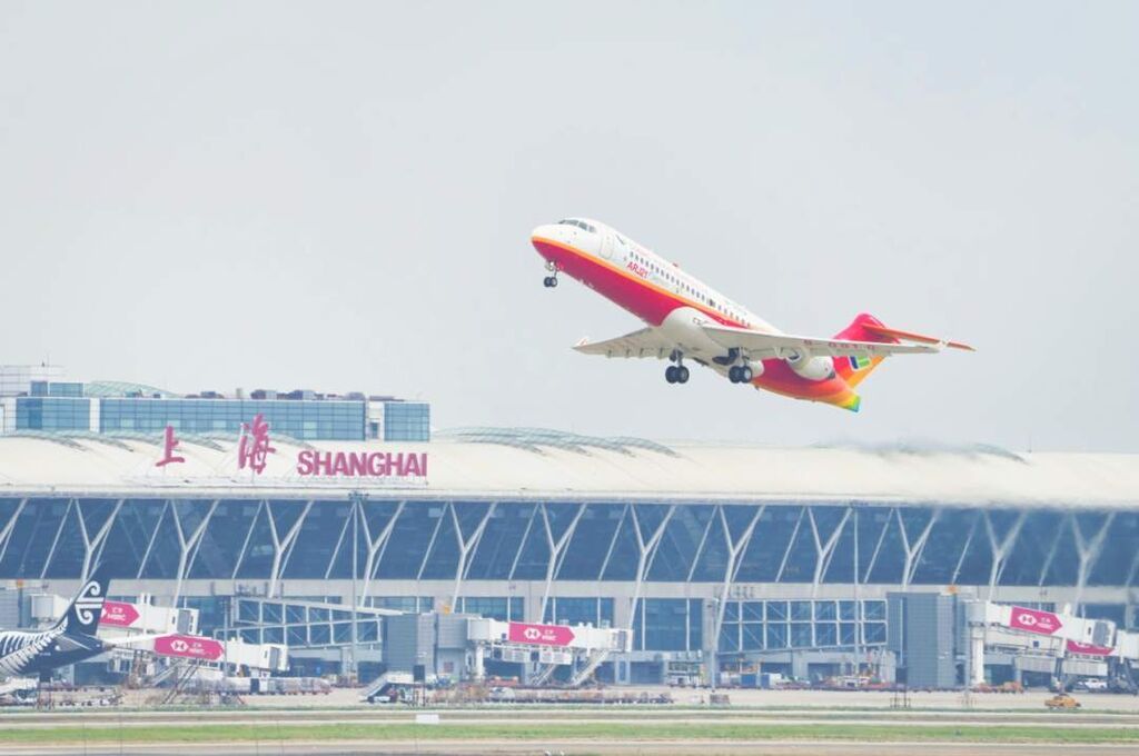 国产商用飞机完成首次加注可持续航空燃料演示飞行​-1.jpg