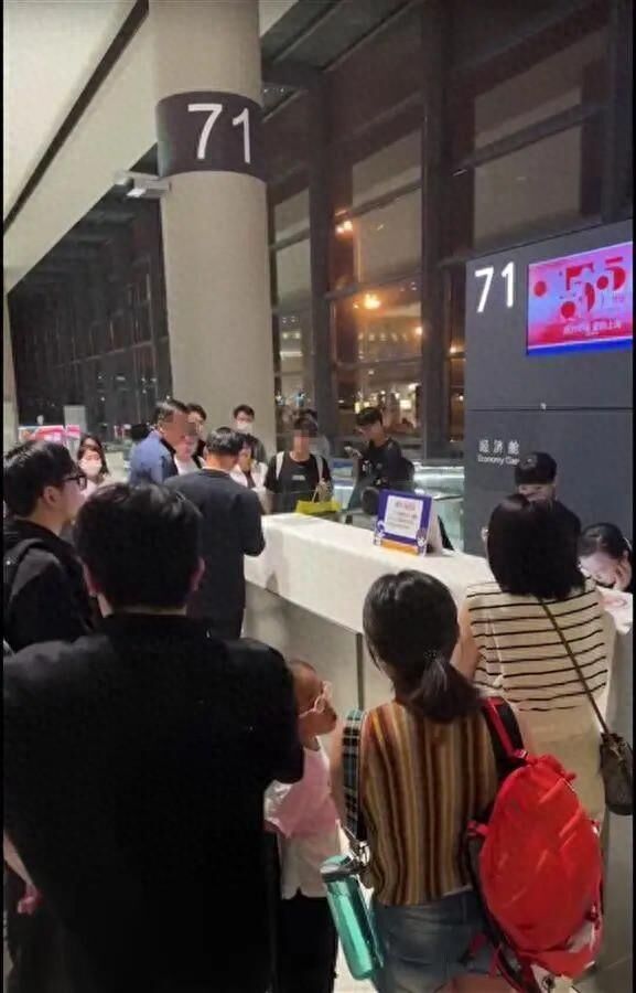 警方通报乘客携带宠物蜜袋鼯上机：行政拘留-2.jpg