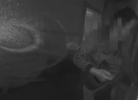 富顺县怀德镇一居民楼突发火情，他直接冲了进去——-4.png