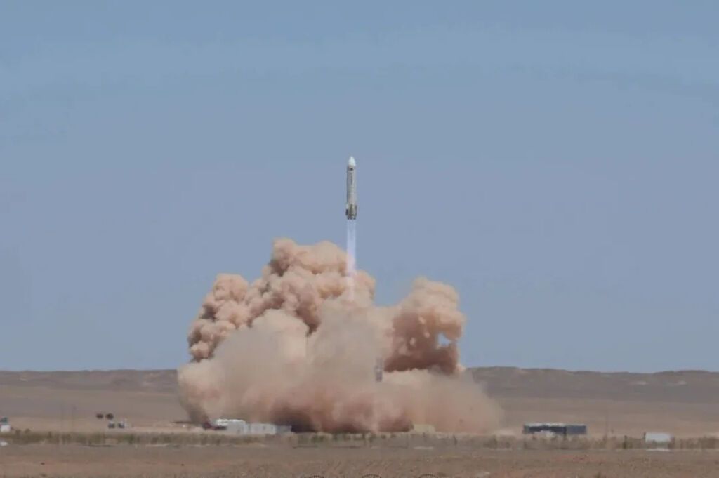 我国重复使用运载火箭首次10公里级垂直起降飞行试验圆满成功-1.jpg