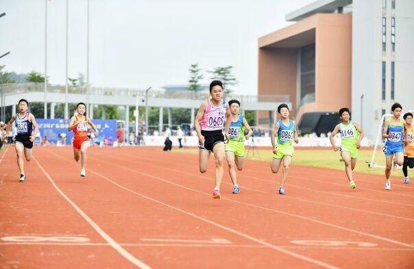 太强了！“小孩哥”百米跑11秒63，比肩同期苏炳添-4.jpg