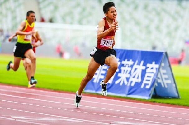 太强了！“小孩哥”百米跑11秒63，比肩同期苏炳添-2.jpg