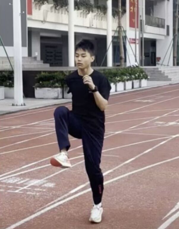 太强了！“小孩哥”百米跑11秒63，比肩同期苏炳添-7.jpg