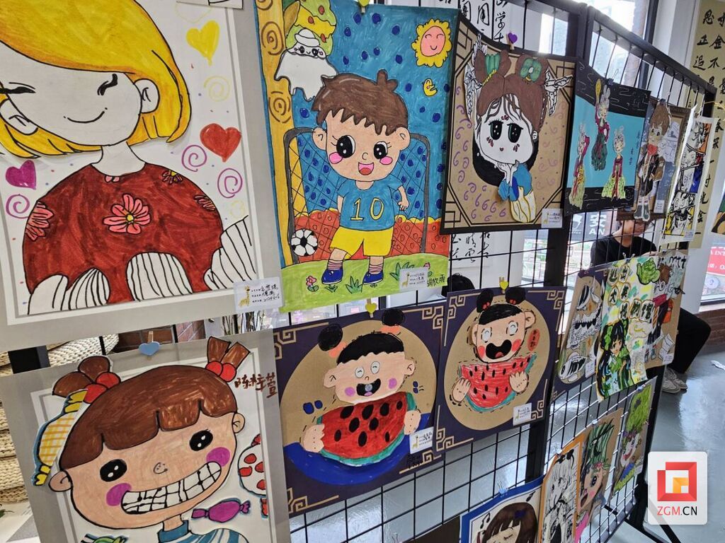 画出五彩童心世界  自贡市首届文创少儿美术作品展开幕-2.jpg