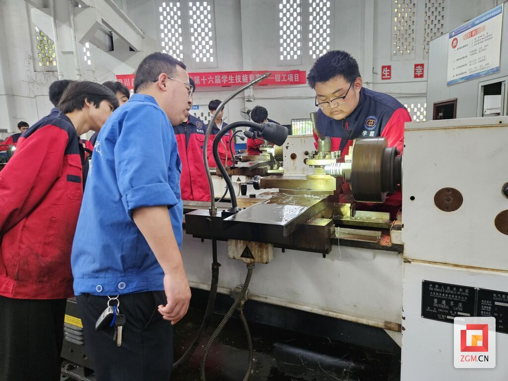 四川自贡市高级技工学校：深入推进产教融合 着力培养高技能人才-2.jpg