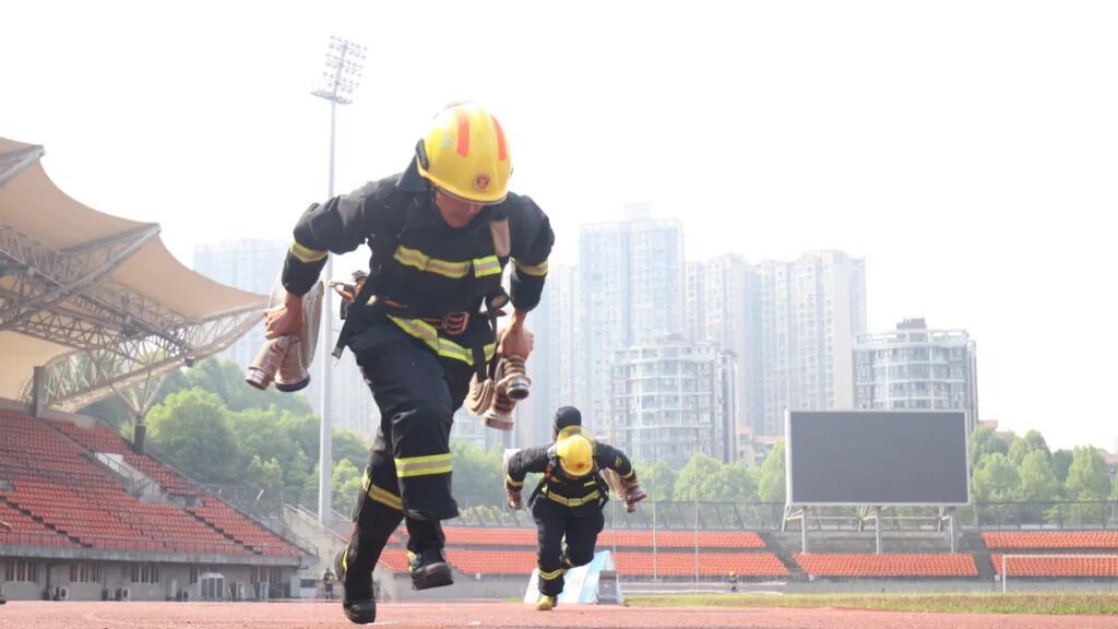 自贡市消防员招录工作办公室关于2024年国家综合性消防救援队伍消防员招录预报名的公告-3.jpg