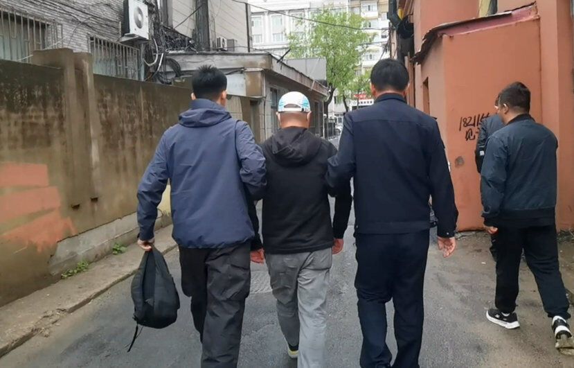 高铁上“抽芯”盗窃，3人团伙落网，坐火车行李别放这儿-1.jpg