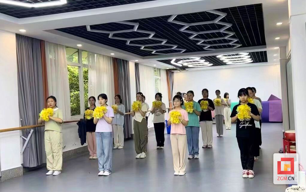 涵盖9大学科衔接课程 蜀光中学高2024级清北夏令营开营-2.jpg