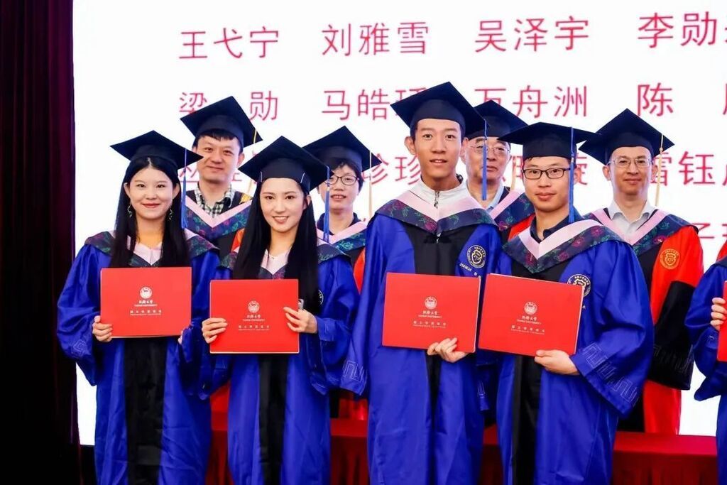 “无臂青年”，毕业了！-2.jpg