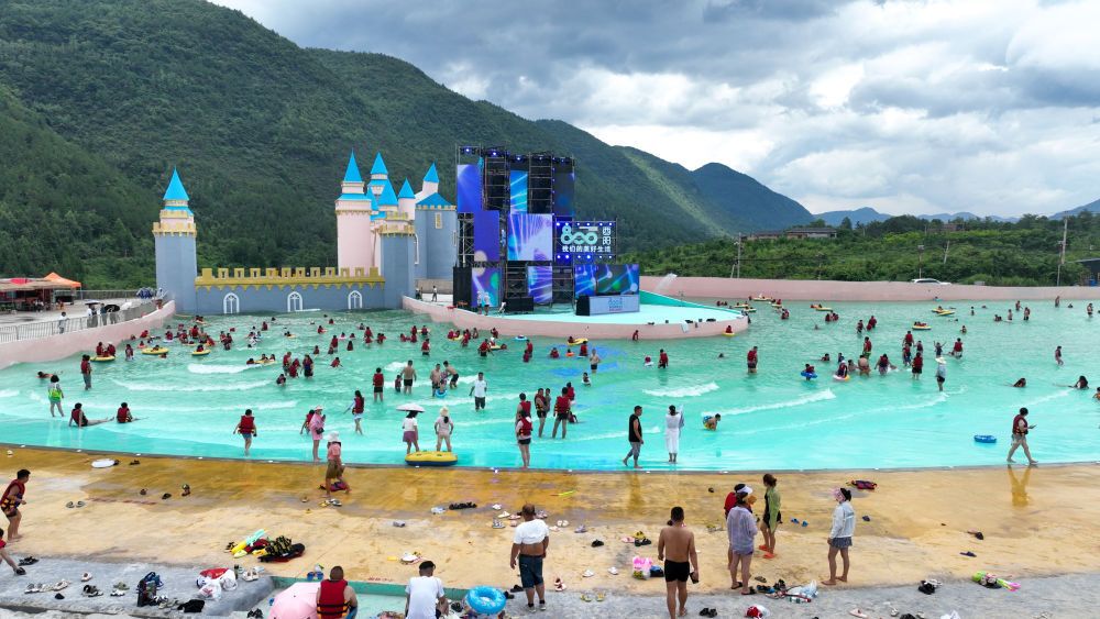 暑期旅游升温-6.jpg