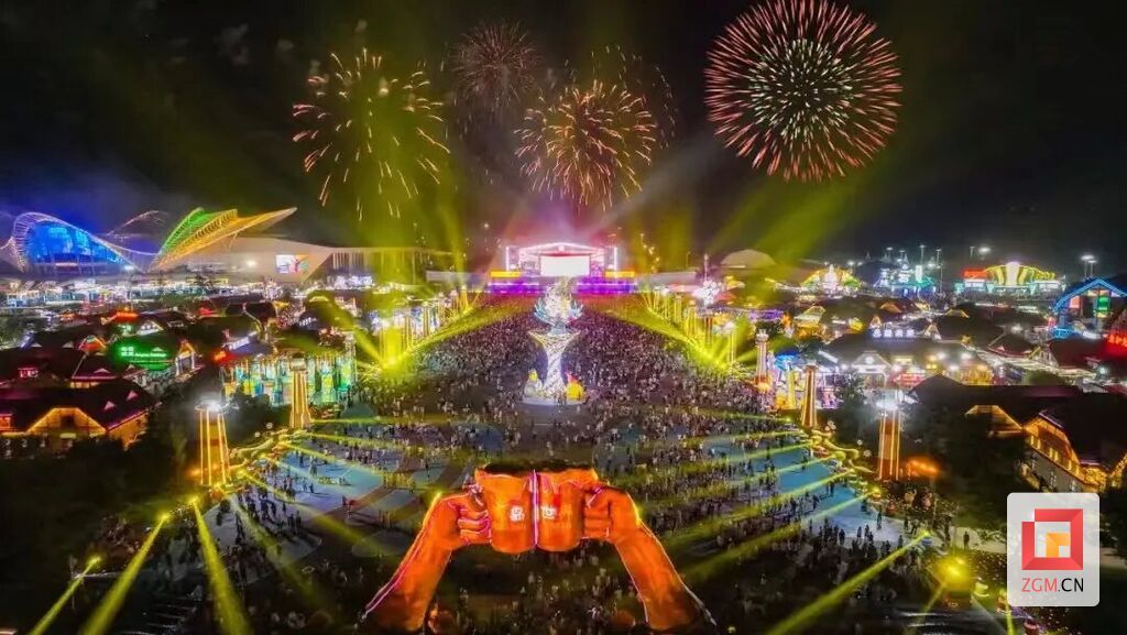 连续四年！自贡彩灯点亮青岛国际啤酒节-1.jpg